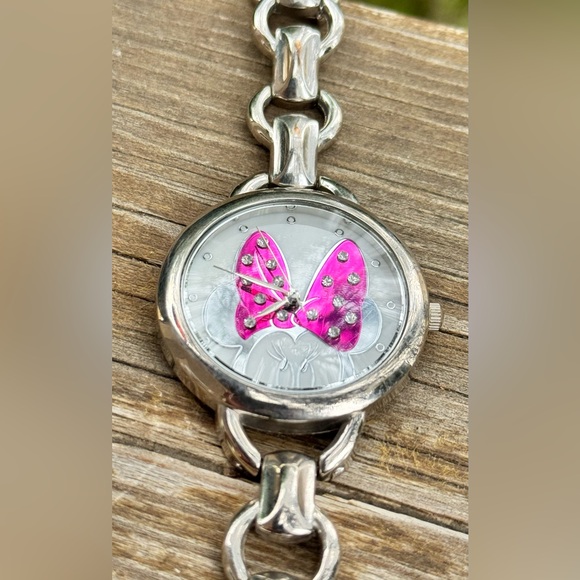 Disney Minnie Mouse with a Pink Sparkly Bow Watch - Picture 4 of 13
